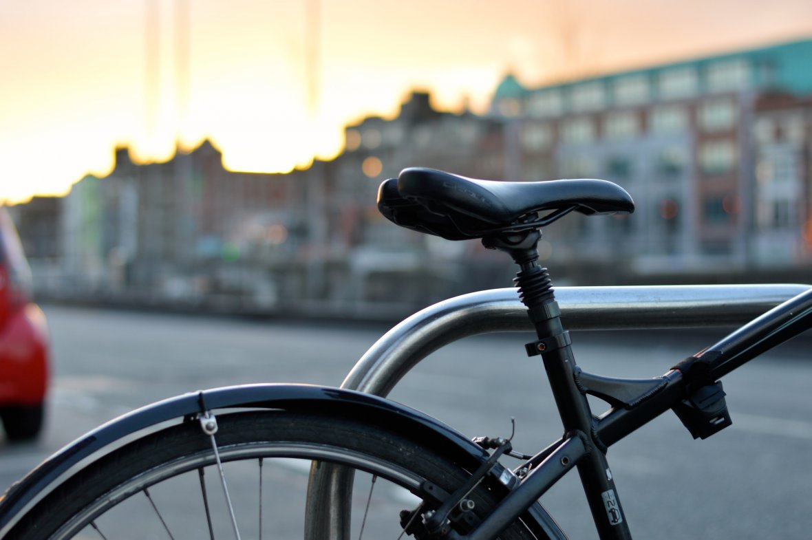 Kelionė dviračiu ar paspirtuku: kaip pramogos nepaversti tragedija?