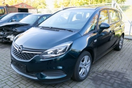 Iš salono įsigytas perdažytas „Opel“ automobilis