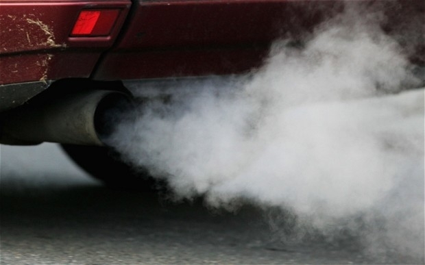 Vokiečių automobilių kompanijos atliko testus dėl išmetamųjų dujų su žmonėmis