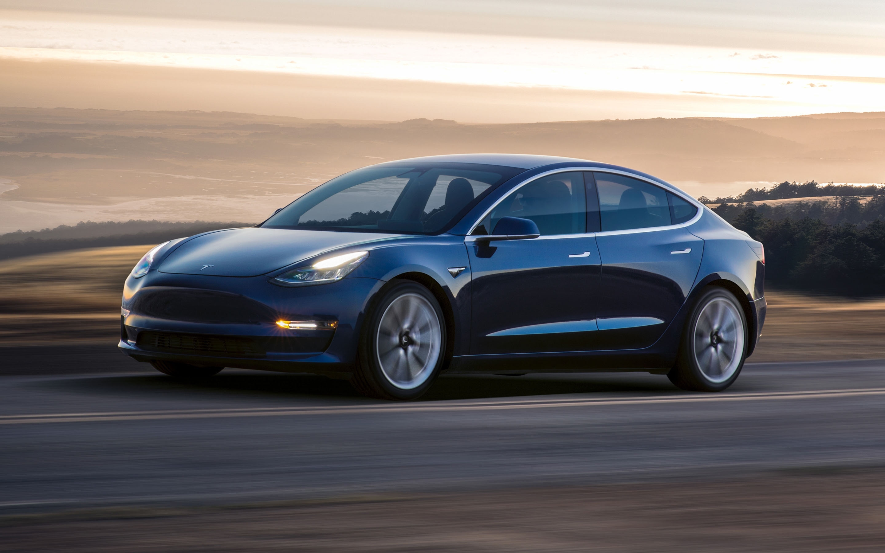 „Tesla“ atideda „Model 3“ gamybos apimčių padidinimo terminą