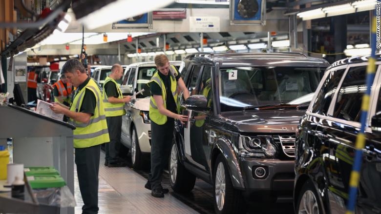 Didžiąją Britaniją dėl „Brexit“  grasina palikti „Jaguar Land Rover“