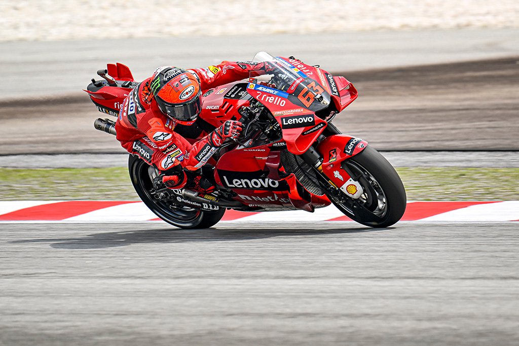 Malaizijos MotoGP pirmas finišavo F. Bagnaia ir atsidūrė per žingsnį nuo čempiono titulo